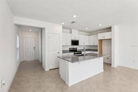 Townhouse in Lake Wales, Florida 3 bedrooms, 156.54 sq.m. № 2393820 - photo 10