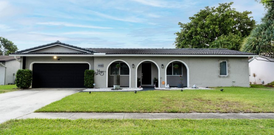 Casa en Coconut Creek, Florida 3 dormitorios, 164.99 m2 № 2083560