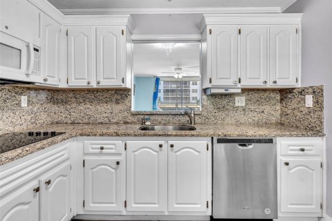 Снять в аренду кондоминиум в Норт-Майами-Бич, Флорида 1 спальня, 75.44м2, № 1857029 - фото 6