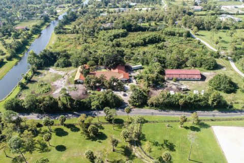 Casa en venta en Loxahatchee Groves, Florida, 6 dormitorios, 544.87 m2 № 1079867 - foto 1