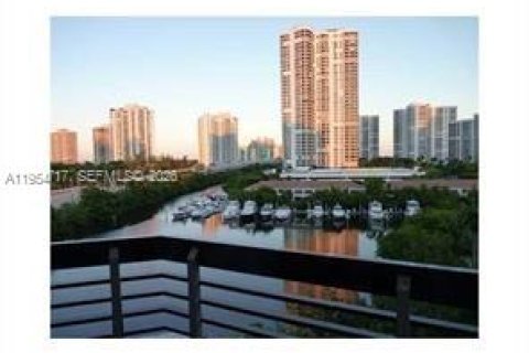 Кондоминиум с 2 спальнями в Авентура, Флорида № 2009254