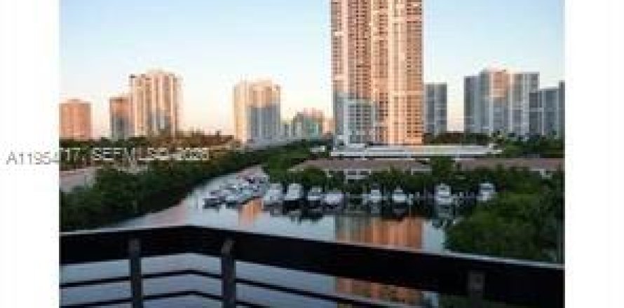 Кондоминиум с 2 спальнями в Авентура, Флорида № 2009254