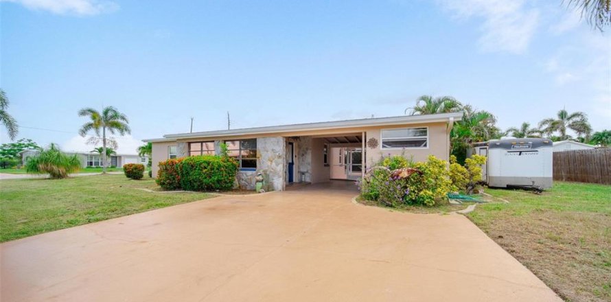 Villa ou maison à Port Charlotte, Floride 2 chambres, 108.6 m2 № 1825106