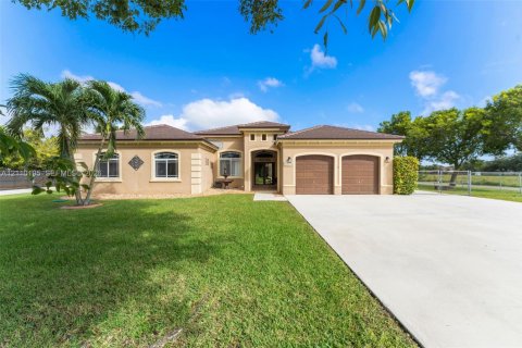 Casa en Homestead, Florida 4 dormitorios, 219.81 m2 № 2426278