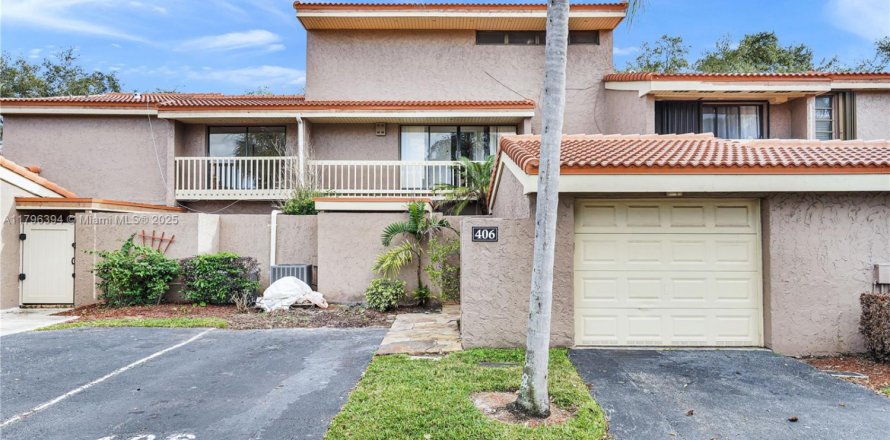 Townhouse in Hollywood, Florida 3 bedrooms, 283.35 sq.m. № 1861124