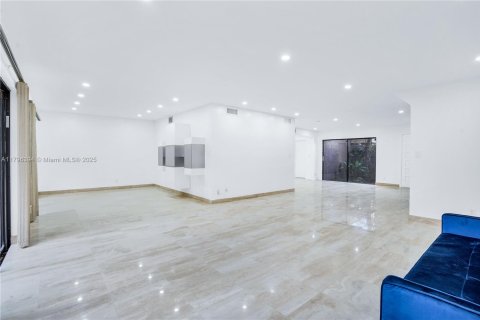 Townhouse in Hollywood, Florida 3 bedrooms, 283.35 sq.m. № 1861124 - photo 8