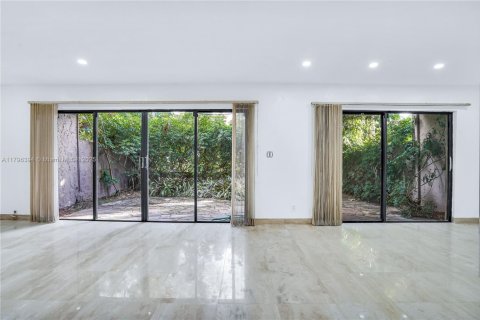 Townhouse in Hollywood, Florida 3 bedrooms, 283.35 sq.m. № 1861124 - photo 10