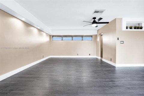 Townhouse in Hollywood, Florida 3 bedrooms, 283.35 sq.m. № 1861124 - photo 25