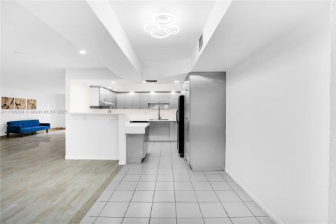 Townhouse in Hollywood, Florida 3 bedrooms, 283.35 sq.m. № 1861124 - photo 5