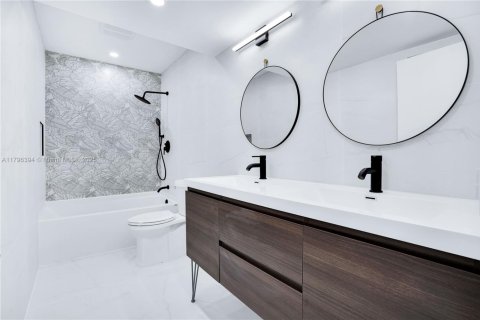 Townhouse in Hollywood, Florida 3 bedrooms, 283.35 sq.m. № 1861124 - photo 17