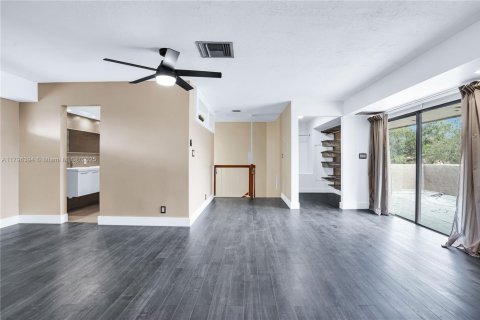 Townhouse in Hollywood, Florida 3 bedrooms, 283.35 sq.m. № 1861124 - photo 23