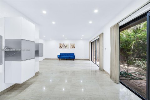 Townhouse in Hollywood, Florida 3 bedrooms, 283.35 sq.m. № 1861124 - photo 9