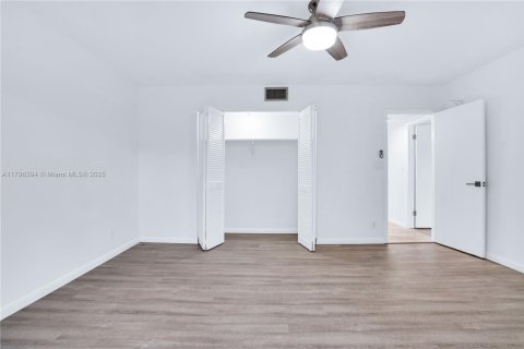 Townhouse in Hollywood, Florida 3 bedrooms, 283.35 sq.m. № 1861124 - photo 19