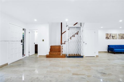 Townhouse in Hollywood, Florida 3 bedrooms, 283.35 sq.m. № 1861124 - photo 11