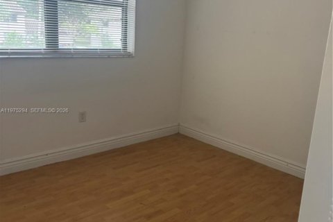 Снять в аренду кондоминиум в Санрайз, Флорида 2 спальни, 91.6м2, № 2041374 - фото 1