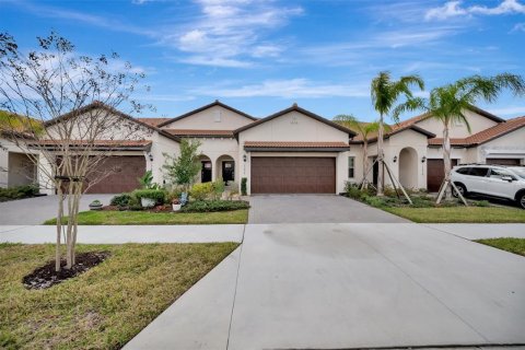 Townhouse in Wimauma, Florida 2 bedrooms, 161.37 sq.m. № 2143460 - photo 2