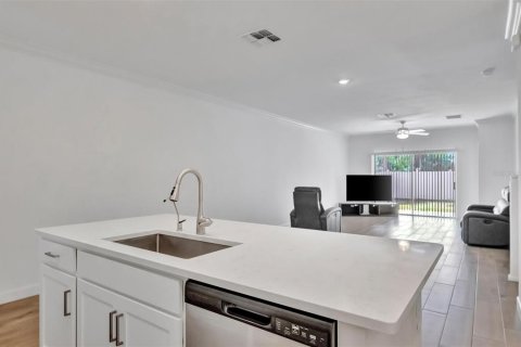 Townhouse in Wimauma, Florida 2 bedrooms, 161.37 sq.m. № 2143460 - photo 12
