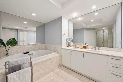 Condo in Miami, Florida, 2 bedrooms № 1965225 - photo 18