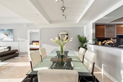 Condo in Miami, Florida, 2 bedrooms № 1965225 - photo 9