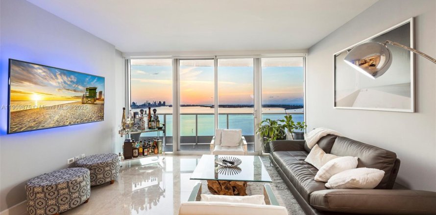 Condo in Miami, Florida, 2 bedrooms № 1965225