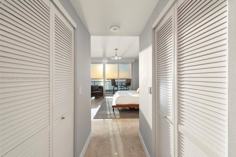 Condo in Miami, Florida, 2 bedrooms № 1965225 - photo 15