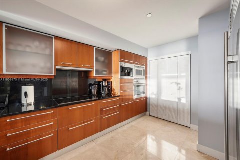Condo in Miami, Florida, 2 bedrooms № 1965225 - photo 12