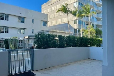 Copropriété à louer à Miami Beach, Floride: 1 chambre, 63.73 m2 № 1993495 - photo 1