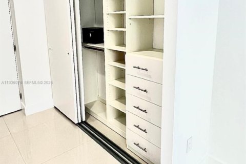 Снять в аренду кондоминиум в Майами-Бич, Флорида 1 спальня, 63.73м2, № 1993495 - фото 15