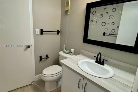 Copropriété à louer à Pembroke Pines, Floride: 1 chambre, 72.46 m2 № 2076264 - photo 5