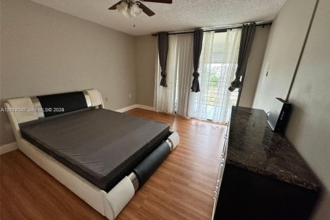 Copropriété à louer à Pembroke Pines, Floride: 1 chambre, 72.46 m2 № 2076264 - photo 3