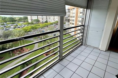 Copropriété à louer à Pembroke Pines, Floride: 1 chambre, 72.46 m2 № 2076264 - photo 6