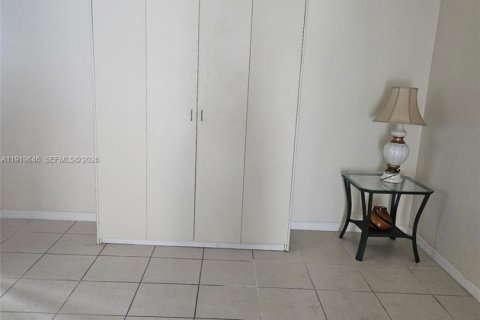 Condominio en venta en Hollywood, Florida, 1 dormitorio, 36.98 m2 № 2018241 - foto 18