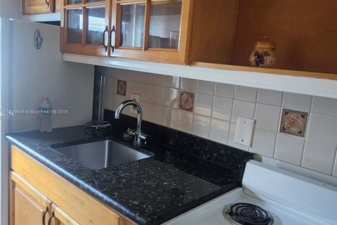 Copropriété à vendre à Hollywood, Floride: 1 chambre, 36.98 m2 № 2018241 - photo 11