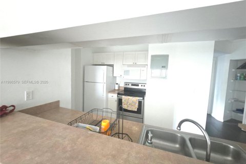 Copropriété à louer à Sunny Isles Beach, Floride: 2 chambres, 86.77 m2 № 2060826 - photo 3