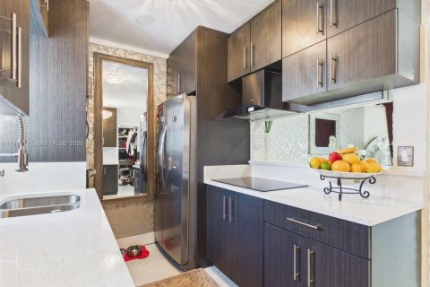 Купить виллу или дом в Катлер-Бей, Флорида 4 спальни, 133.13м2, № 2043563 - фото 8