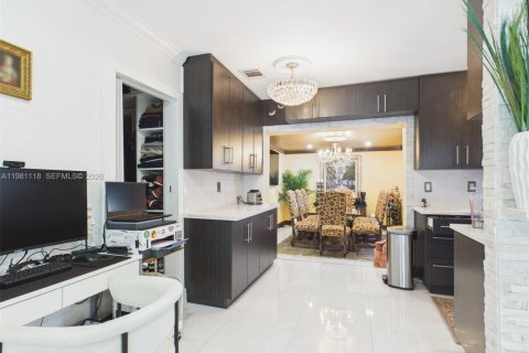 Купить виллу или дом в Катлер-Бей, Флорида 4 спальни, 133.13м2, № 2043563 - фото 7