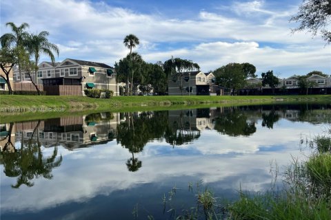 Townhouse in Cooper City, Florida 3 bedrooms, 120.96 sq.m. № 2029571