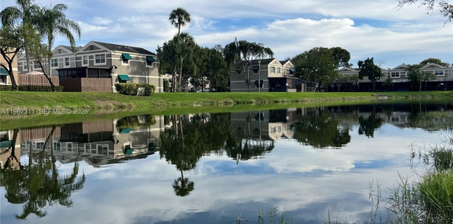 Townhouse in Cooper City, Florida 3 bedrooms, 120.96 sq.m. № 2029571