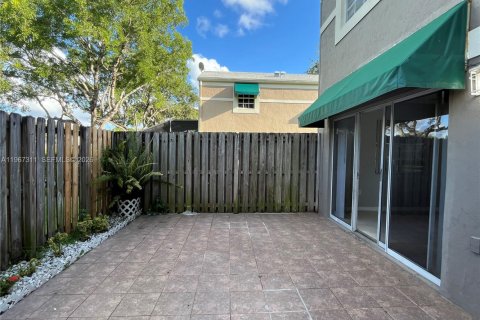 Townhouse in Cooper City, Florida 3 bedrooms, 120.96 sq.m. № 2029571 - photo 3