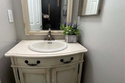 Townhouse in Cooper City, Florida 3 bedrooms, 120.96 sq.m. № 2029571 - photo 11