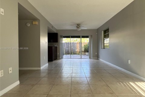 Townhouse in Cooper City, Florida 3 bedrooms, 120.96 sq.m. № 2029571 - photo 5