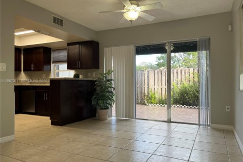 Townhouse in Cooper City, Florida 3 bedrooms, 120.96 sq.m. № 2029571 - photo 8