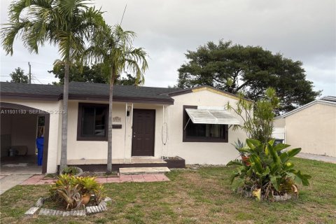 Casa en alquiler en Hollywood, Florida, 2 dormitorios, 94.02 m2 № 1990748 - foto 2