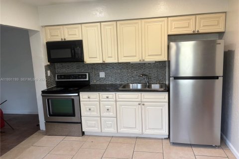 Casa en alquiler en Hollywood, Florida, 2 dormitorios, 94.02 m2 № 1990748 - foto 5