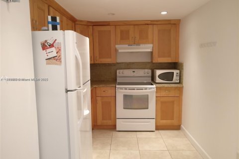 Condo in Aventura, Florida, 1 bedroom  № 1814234 - photo 4