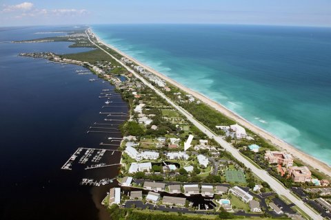 Condo in Stuart, Florida, 2 bedrooms  № 2082166 - photo 13
