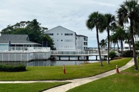 Condo in Stuart, Florida, 2 bedrooms  № 2082166