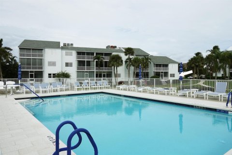 Condo in Stuart, Florida, 2 bedrooms  № 2082166 - photo 11