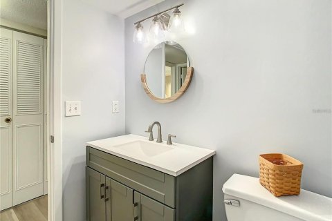Condo in Dunedin, Florida, 2 bedrooms  № 2205692 - photo 12