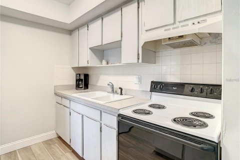 Condo in Dunedin, Florida, 2 bedrooms  № 2205692 - photo 15